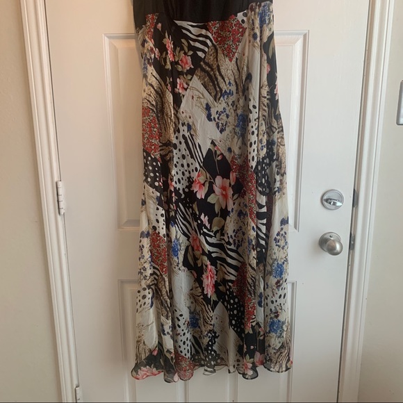 Le Bos Floral Maxi Dress - Picture 2 of 5
